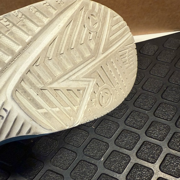 Asics Cream and Blue Sneakers tennis sneakers size 12 wide - Picture 4 of 4